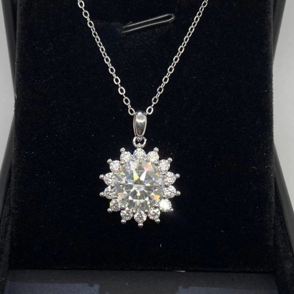 Huge Moissanite Diamond Necklace 5 Ct Pendant 925 18K Chain Brilliant Round Cut - Picture 1 of 12